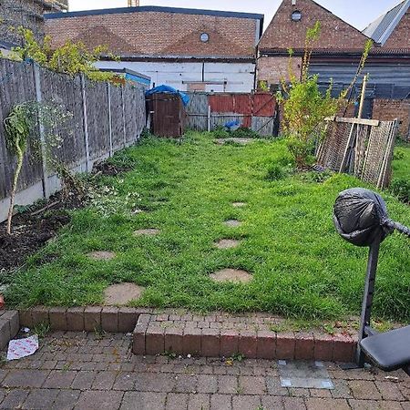 Single Bedroom Near London Seven Kings Train Station 일포드 외부 사진