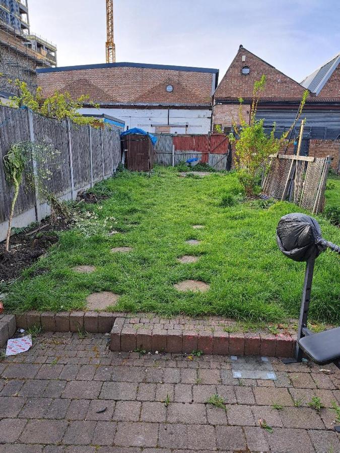 Single Bedroom Near London Seven Kings Train Station 일포드 외부 사진